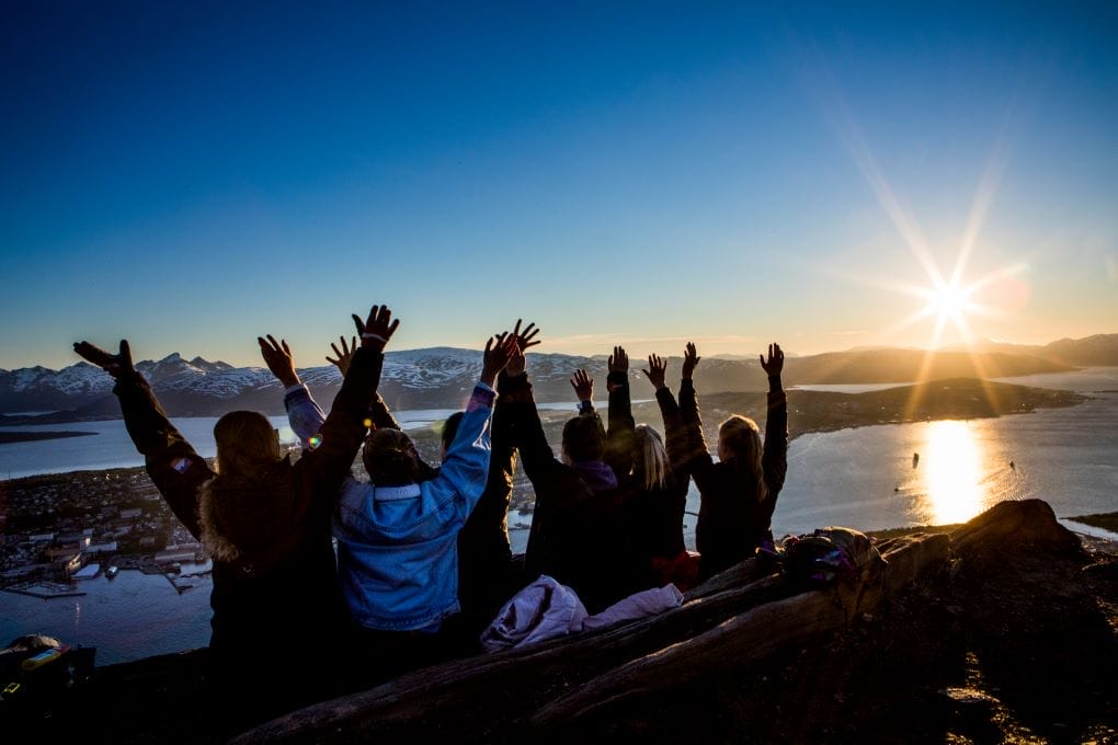 Midnight-sun-sightseeing-Tromso