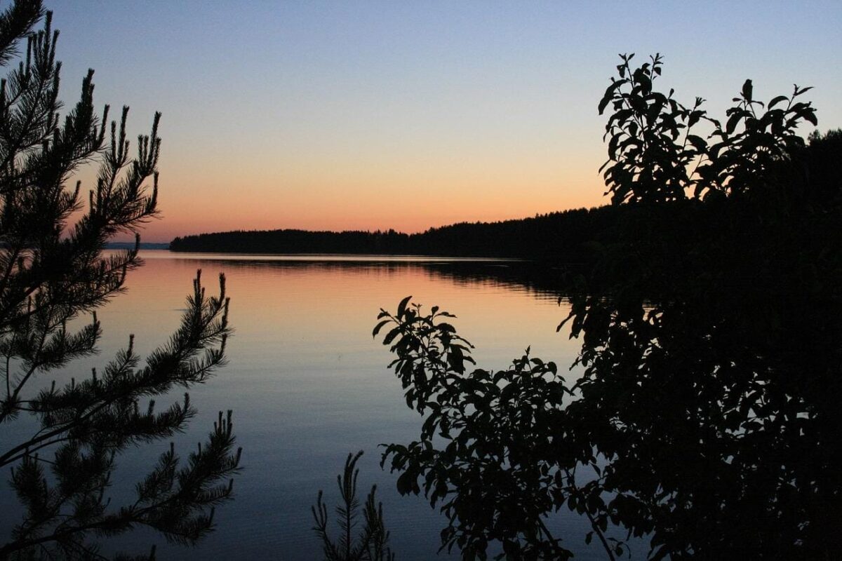 Summer Rovaniemi Lapland midnight sun lake